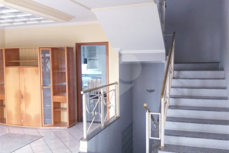 Casa à venda com 4 quartos, sendo 3 suítes, no condomínio Arujá 5, Arujá - SP