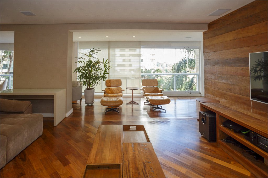 Apartamento à venda com 3 suítes em Campo Belo, São Paulo, SP