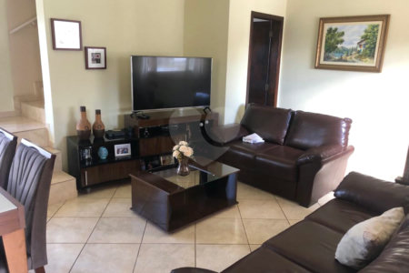 Casa à venda com 3 quartos, sendo 2 suítes,  em Jardim do Lago, Atibaia, SP