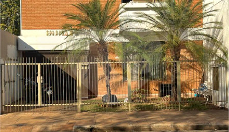 Sobrado à venda com 4 quartos, sendo 1 suíte, no Centro, Araraquara, SP
