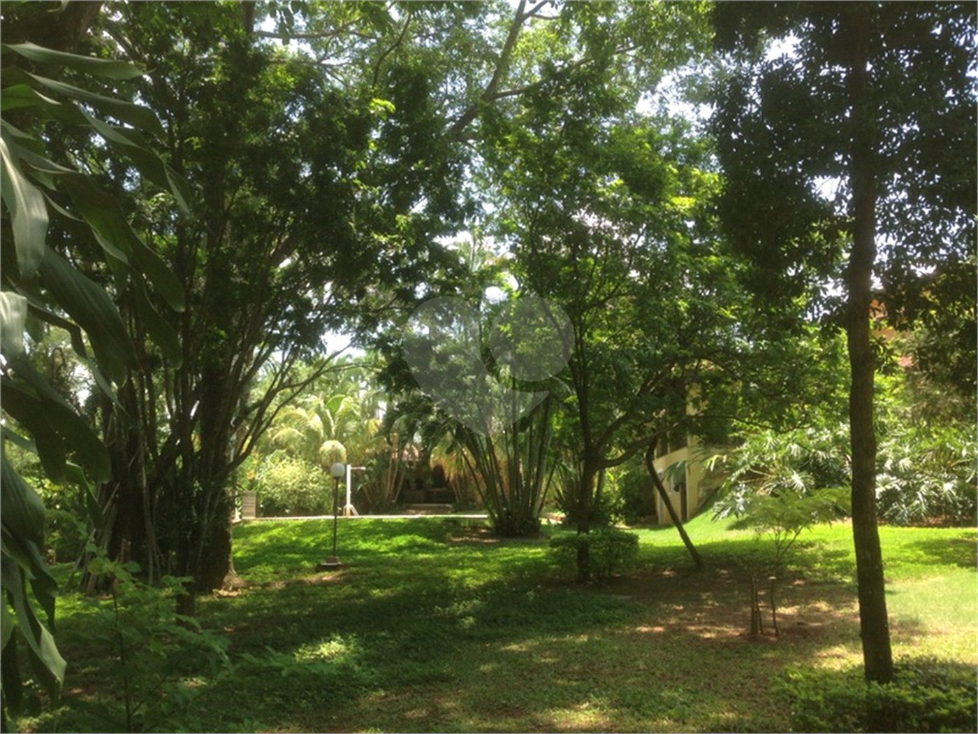 Casa à venda com 5 quartos, sendo 3 suítes, no condomínio Recanto das Flores, Indaiatuba - SP