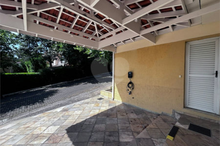 Sobrado à venda com 3 quartos, sendo 1 suíte, no condomínio Villagio da Granja, Cotia - SP