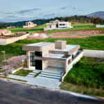 Casa térrea 3 dormitórios (3 suítes), espaço gourmet, piscina, 2 vagas garagem, condomínio fechado com ampla área lazer
