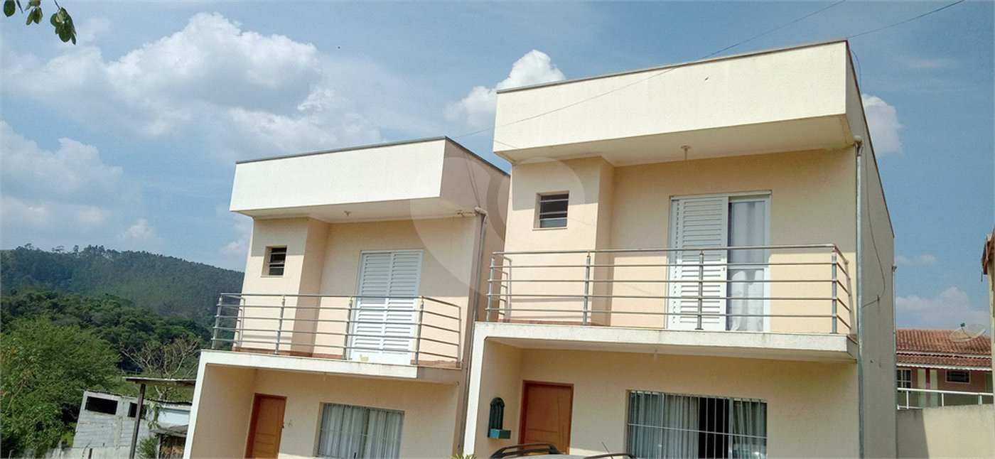 Sobrado à venda com 4 suítes no Centro, Bom Jesus dos Perdões, SP