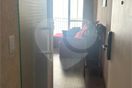 Apartamento à venda com 3 quartos, sendo 1 suíte, em Conjunto Residencial Irai, Suzano, SP