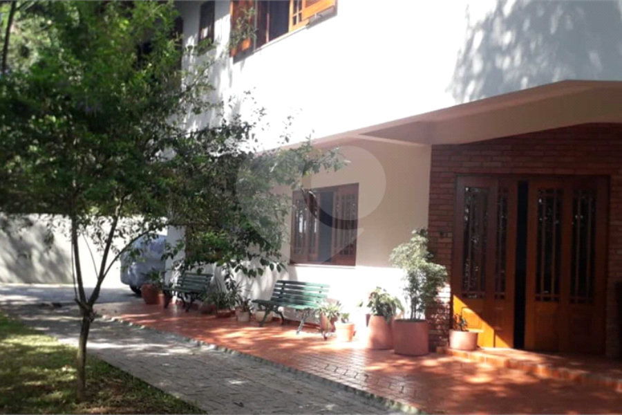 Casa à venda com 3 quartos, sendo 4 suítes,  no condomínio Alpes da Cantareira, Mairiporã - SP