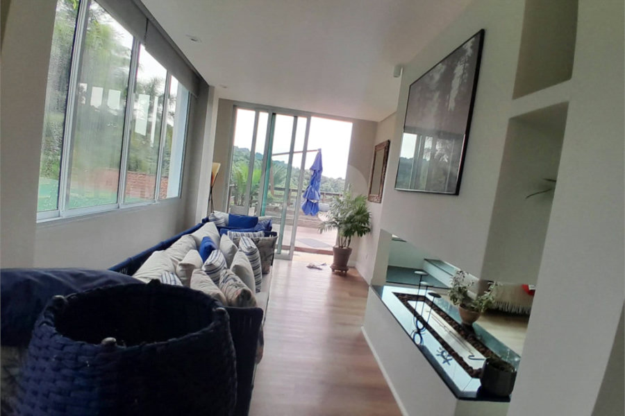 Casa à venda com 3 quartos, sendo 1 suíte,  no condomínio Alpes da Cantareira, Mairiporã - SP