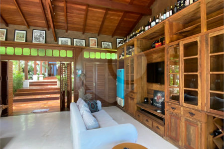 Casa à venda com 4 quartos, sendo 3 suítes, em Campinho, Porto Seguro, BA