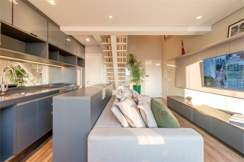 LOFT DUPLEX DE CINEMA. VENHA FAZER UMA VISITA.