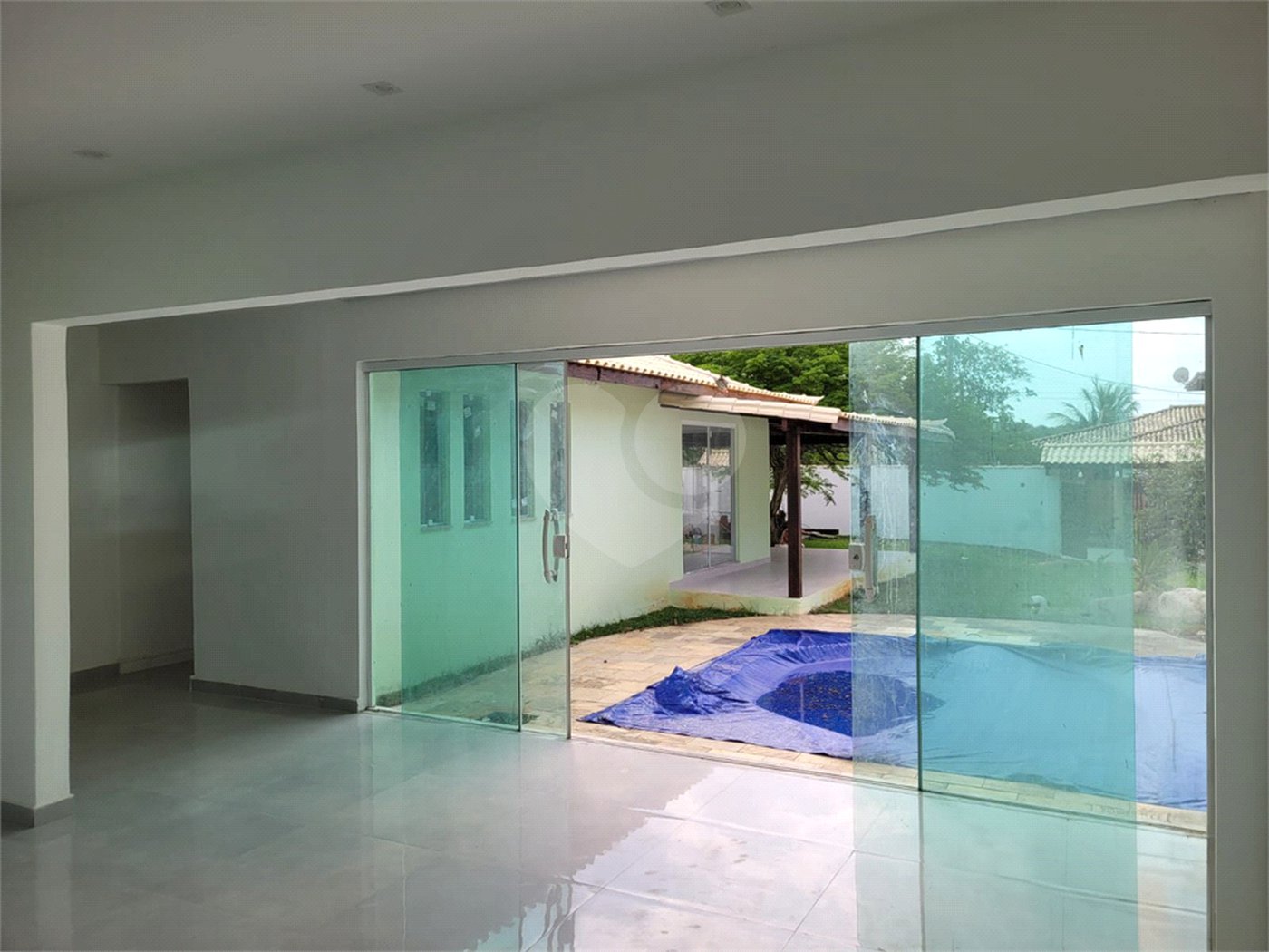 Terreno em condomínio à venda com 3 quartos, sendo 2 suítes, em Caravelas, Armação dos Búzios, RJ