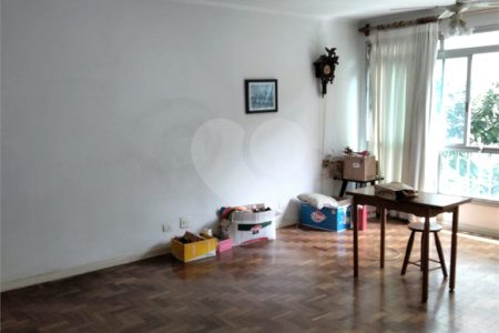 Apartamento à venda com 3 quartos, sendo 1 suíte,  em Aclimação, São Paulo, SP