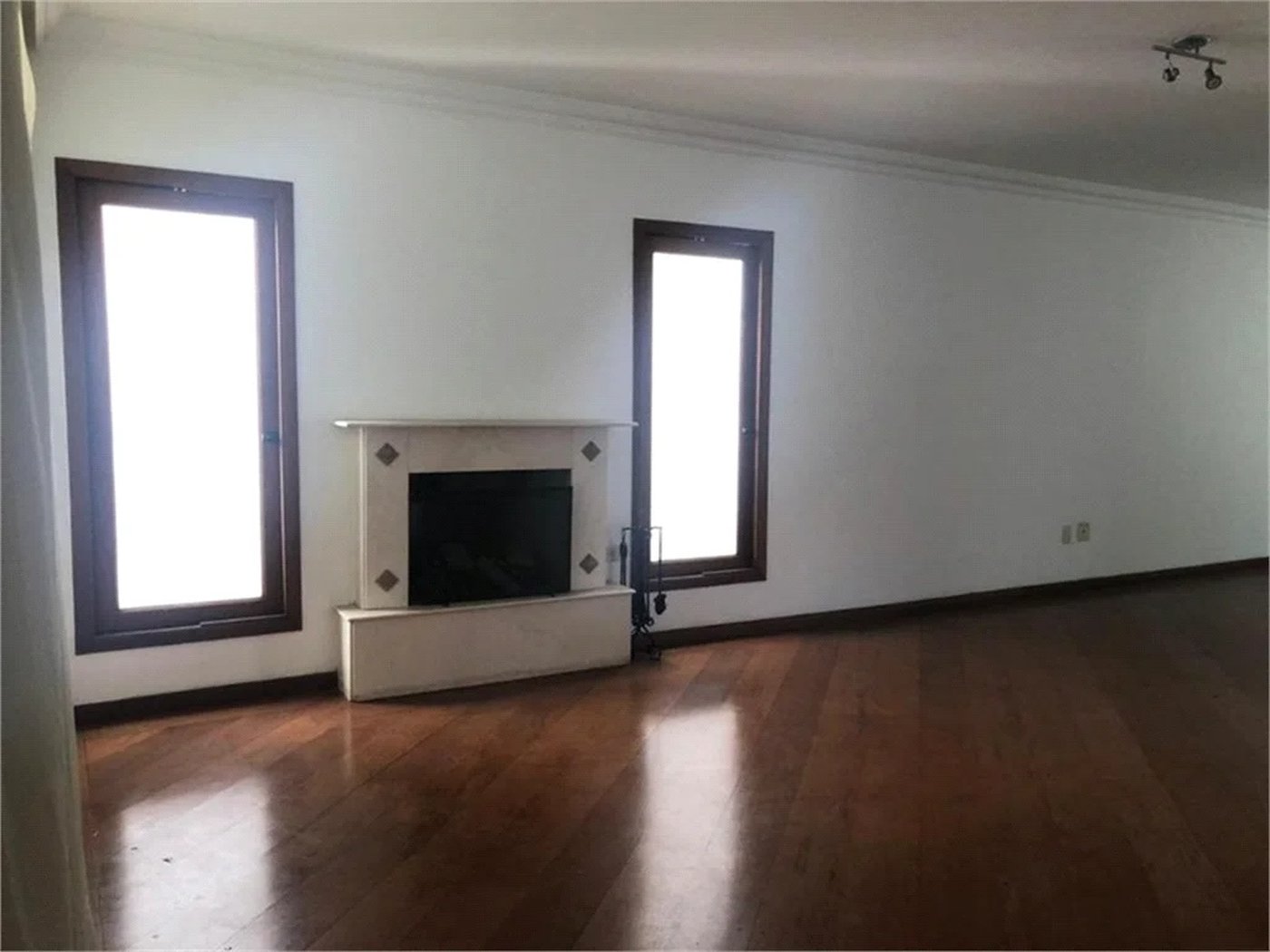 Casa à venda com 4 suítes no condomínio Vila das Emboabas, São Paulo - SP