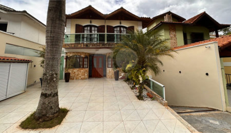 Casa à venda com 5 quartos, sendo 3 suítes,  no condomínio Jd Itatinga, São Paulo - SP
