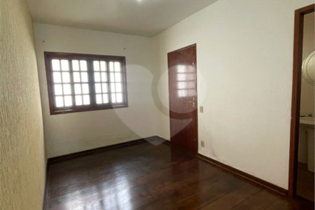 Sobrado à venda com 5 quartos, sendo 2 suítes,  em Vila Oliveira, Mogi das Cruzes, SP