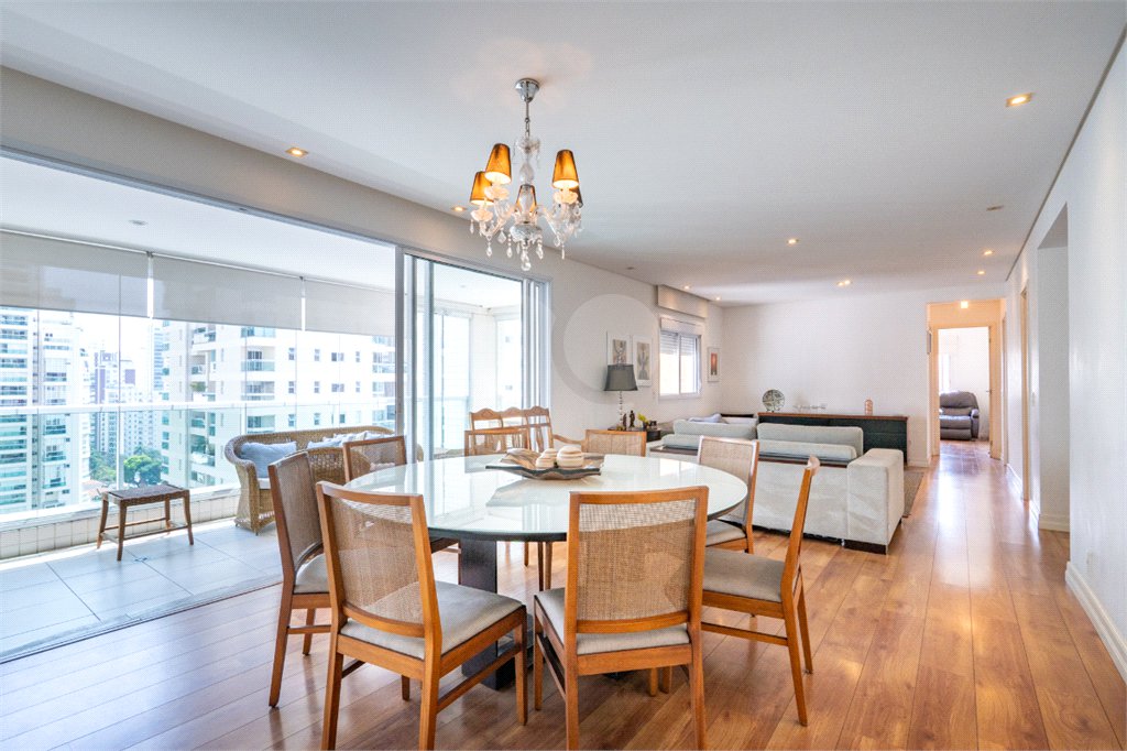 Apartamento à venda com 3 suítes em Campo Belo, São Paulo, SP
