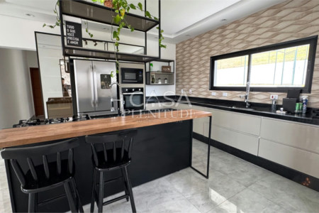 Casa em condomínio à venda ou para alugar com 5 quartos, sendo 3 suítes, no Centro, Piedade, SP