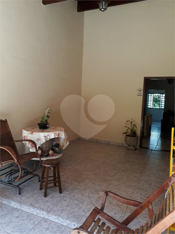 Chácara à venda com 4 quartos, sendo 1 suíte,  em Chácaras Polozzi, Louveira, SP