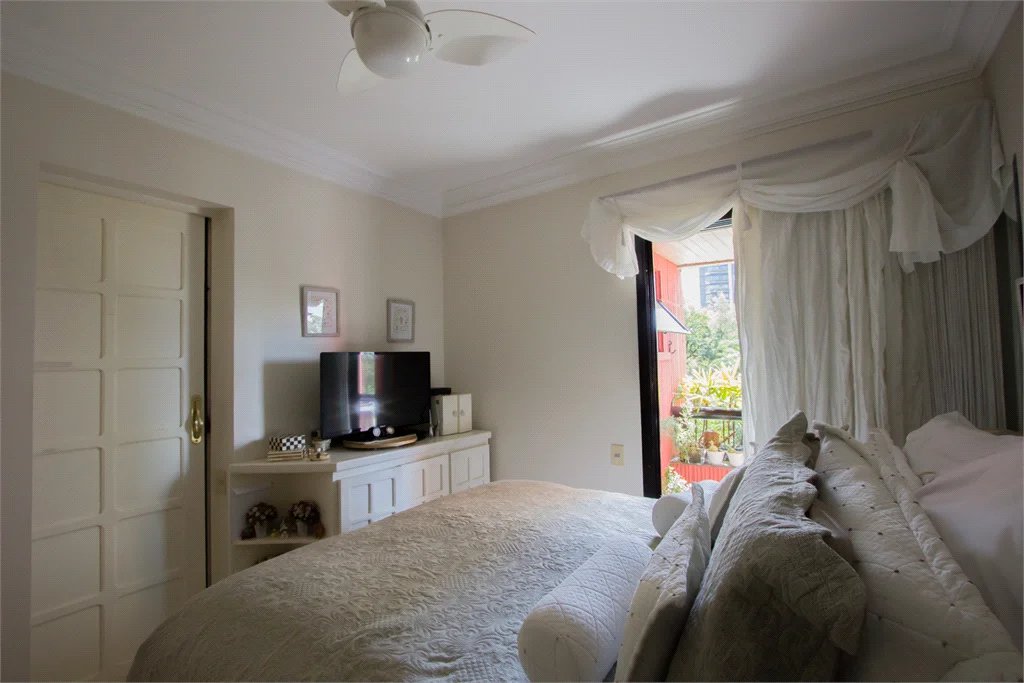 Apartamento à venda com 3 quartos, sendo 1 suíte, em Vila Andrade, São Paulo, SP