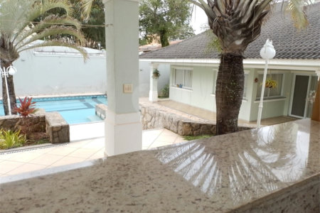 Casa à venda com 4 quartos, sendo 2 suítes,  em Vila Santista, Atibaia, SP