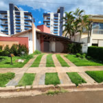 Casa Antiga, Charmosa e Muito Bem Localizada no Condomínio Faber Castell I á venda