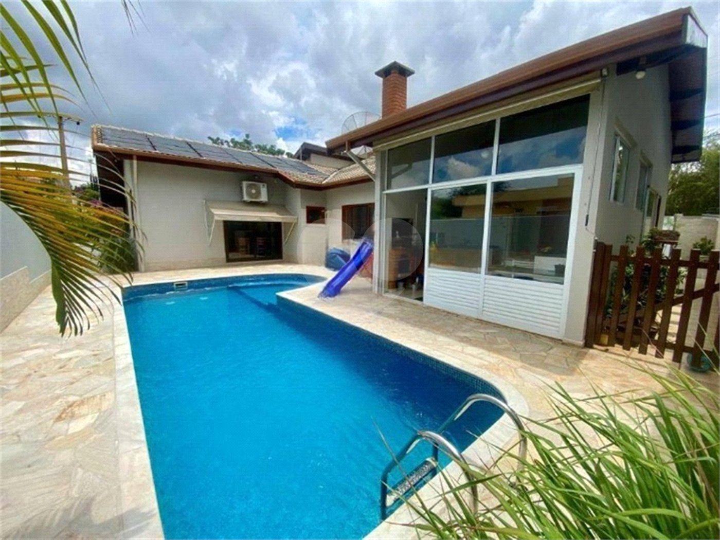 Casa à venda com 3 quartos, sendo 1 suíte, no condomínio Recanto dos Paturis, Vinhedo - SP