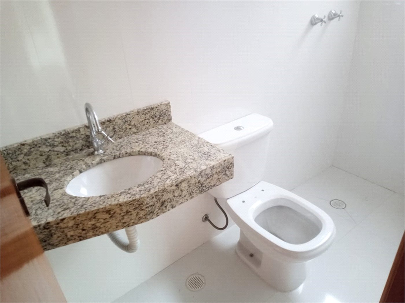 Casa à venda com 3 quartos, sendo 1 suíte,  no condomínio Residencial Vila Primavera (zona Norte), São Paulo - SP