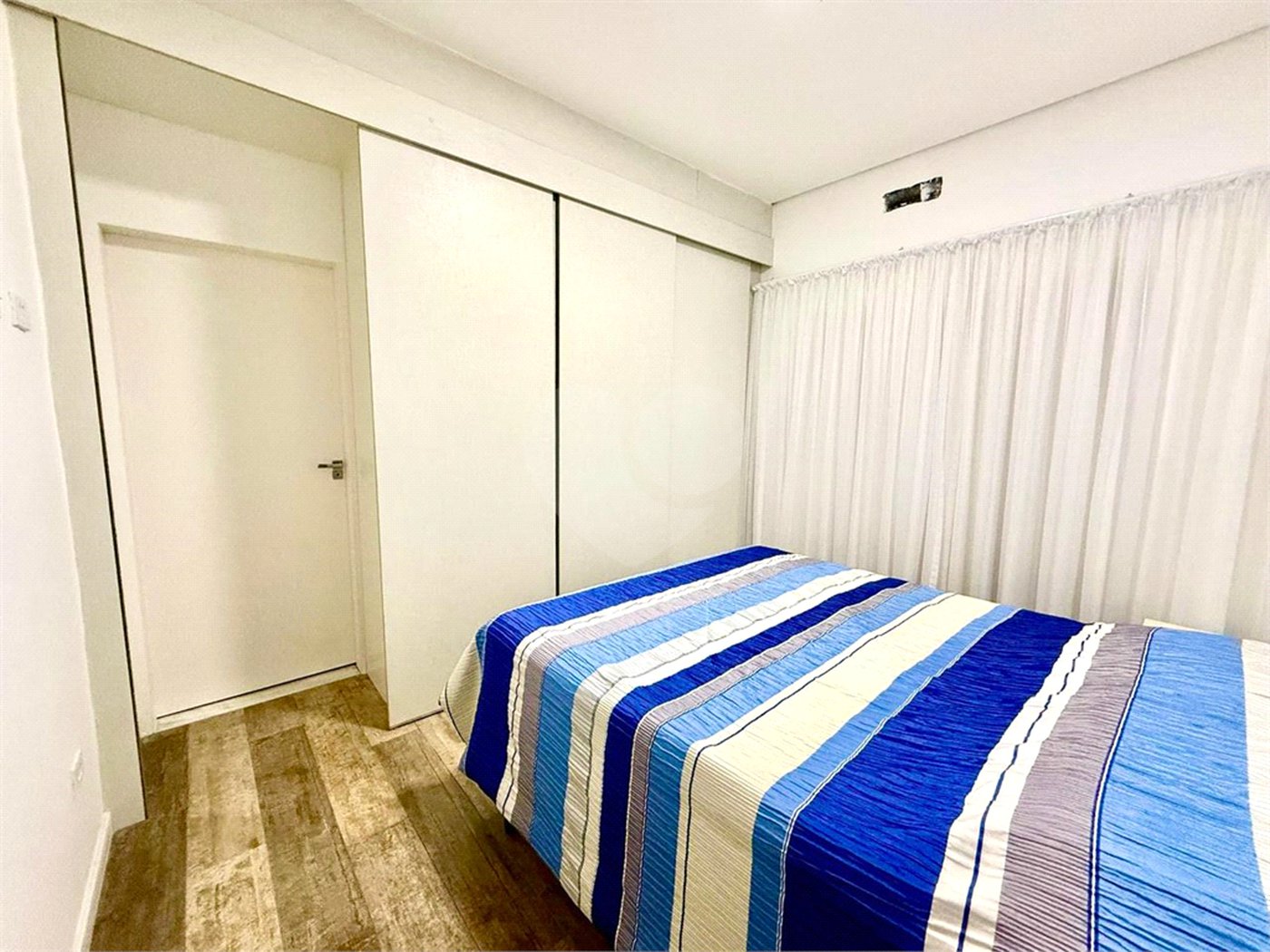 Casa à venda com 4 quartos, sendo 3 suítes, no condomínio Village Araçoiaba, Araçoiaba da Serra - SP
