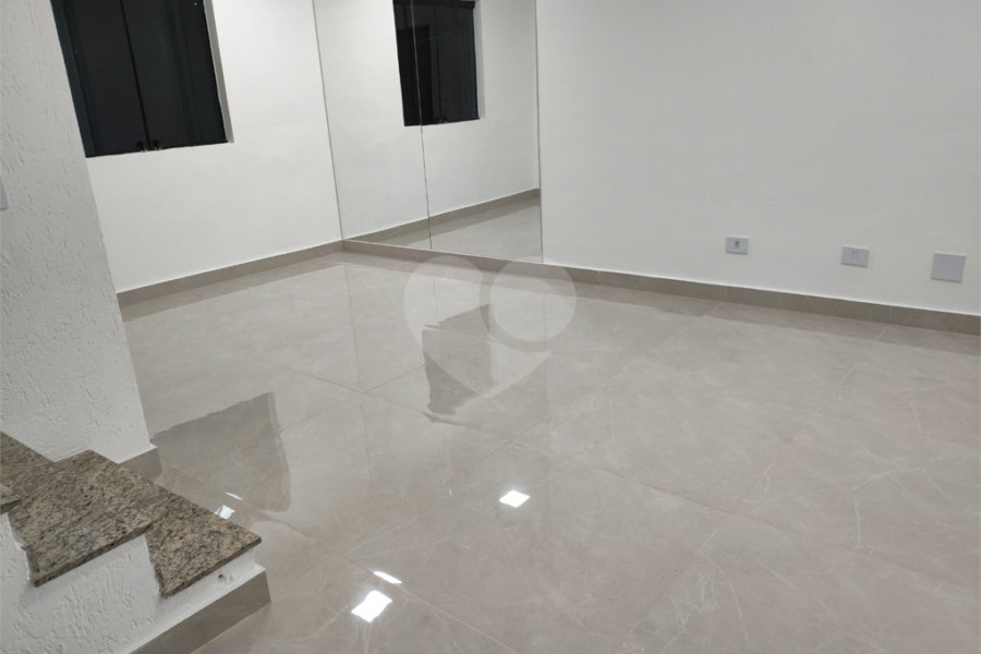 Casa à venda com 3 quartos, sendo 1 suíte,  no condomínio Res Saint Honoré, São Paulo - SP