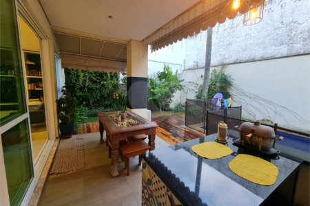 Casa à venda com 4 suítes no condomínio Villaggio DI Palme, São Paulo - SP