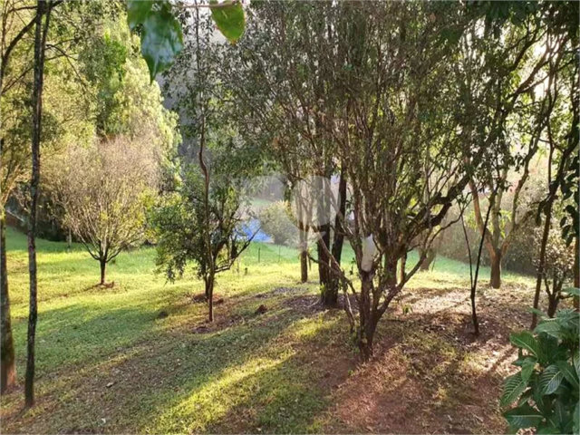 Sobrado à venda com 5 quartos, sendo 1 suíte,  em Olho D'água, Mairiporã, SP