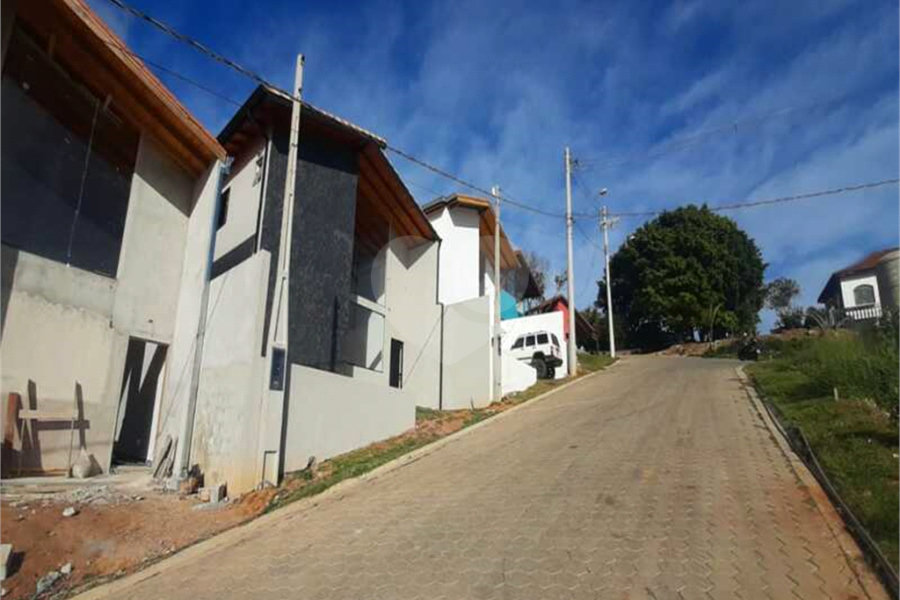 Casa à venda com 2 quartos, sendo 1 suíte,  no condomínio Águas de São Pedro, Mairiporã - SP