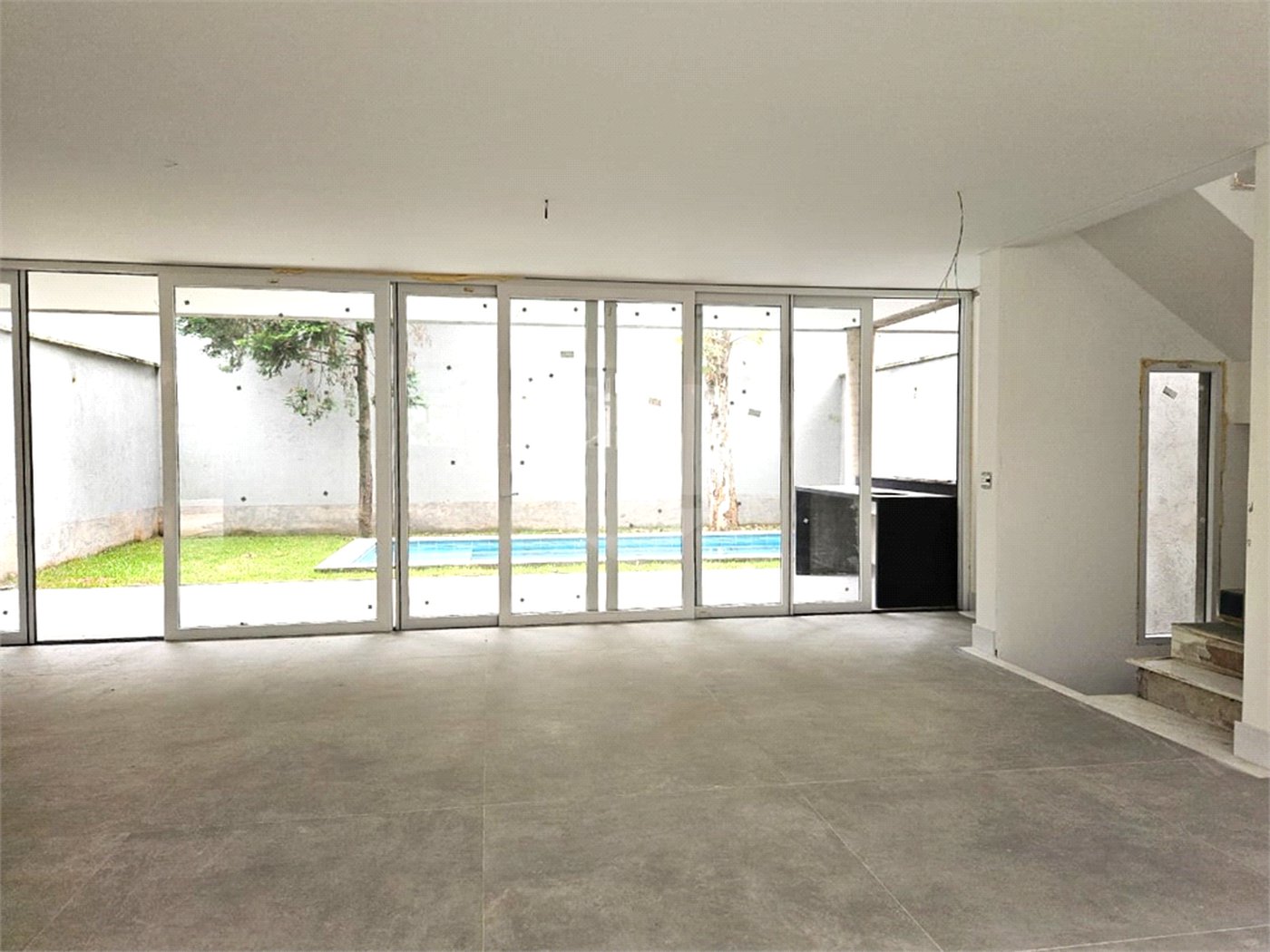 Casa à venda com 4 suítes no condomínio Venezia, São Paulo - SP