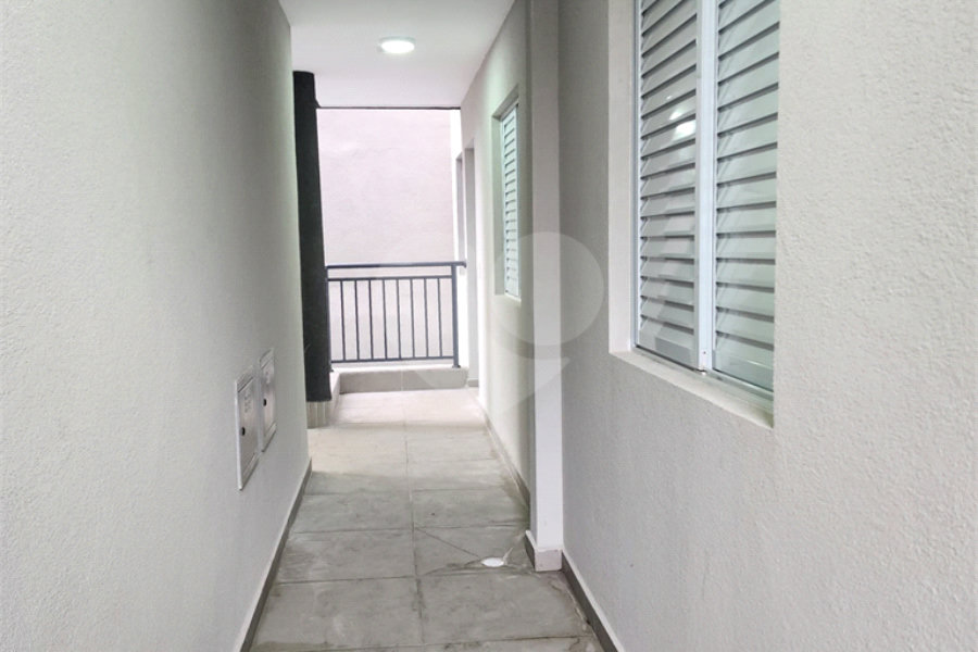 Casa à venda com 2 quartos, sendo 1 suíte, no condomínio Residencial Sanches, São Paulo - SP