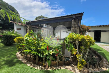 Casa à venda com 4 quartos, sendo 2 suítes, no Centro, Santa Cruz Cabrália, BA