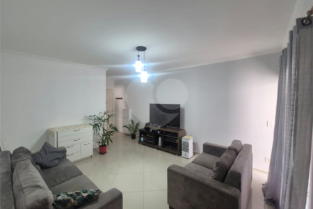 Apartamento à venda com 3 quartos, sendo 1 suíte,  em Parque Santana, Mogi das Cruzes, SP