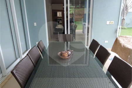 Casa à venda com 4 suítes no condomínio Figueira Garden, Atibaia - SP