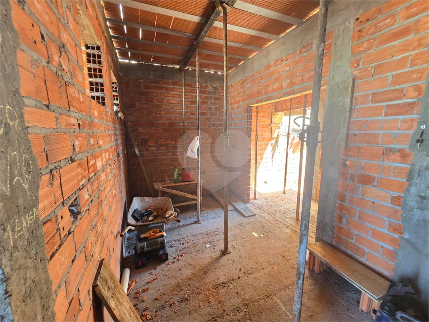 Casa à venda com 3 quartos, sendo 1 suíte, no condomínio Residencial Tivolli, Itapetininga - SP