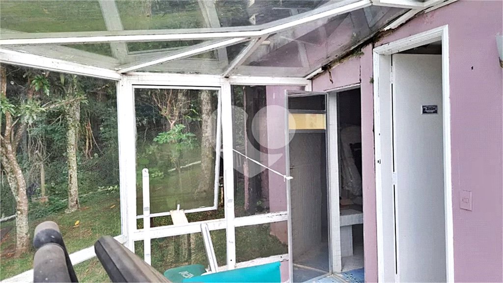 Casa à venda com 6 quartos, sendo 2 suítes, no condomínio Associação Reserva das Hortênsias, Mairiporã - SP