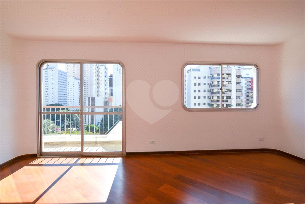 Apartamento à venda com 4 quartos, sendo 2 suítes,  em Brooklin Paulista, São Paulo, SP