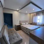 Casa à venda com 8 quartos, sendo 2 suítes, em Flórida, Praia Grande, SP