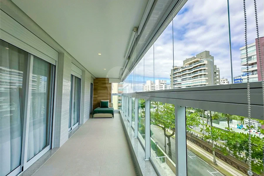 Apartamento à venda com 3 quartos, sendo 2 suítes, em Riviera de São Lourenço, Bertioga, SP