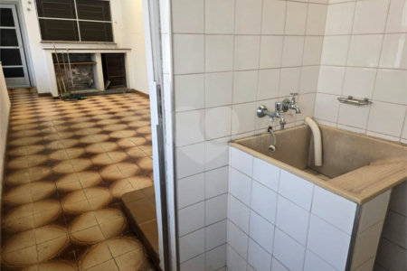 Casa com 244m² , 2 dormitórios , 3 vagas , à venda no Bosque da Saúde.