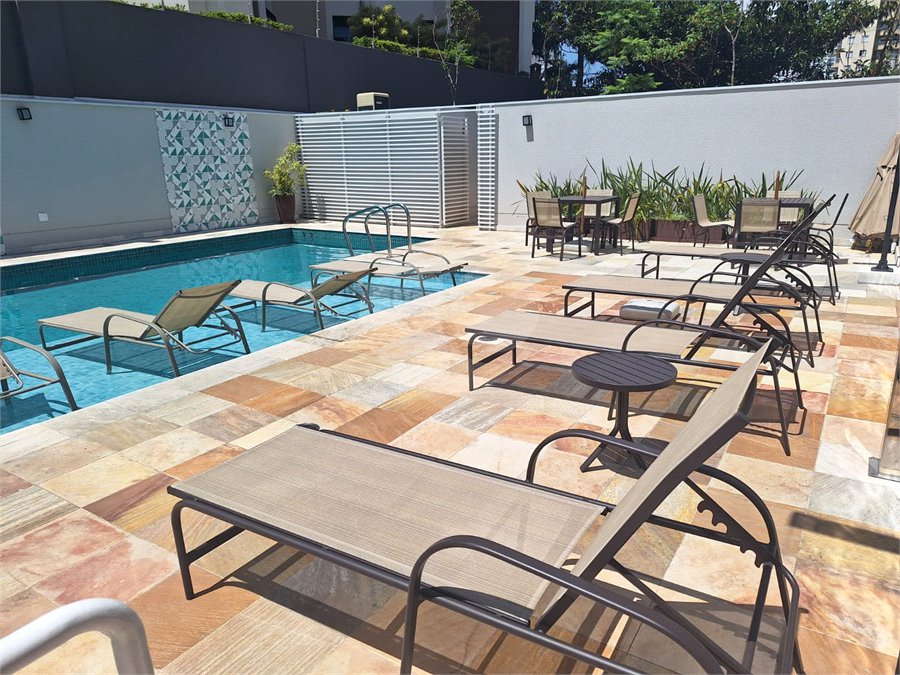 Apartamento com uma suíte para locação ao lado do Shopping Metrô Tatuapé. SP