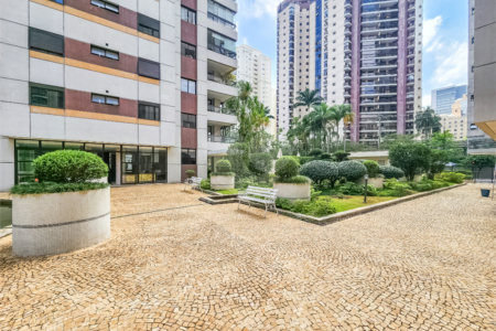 Apartamento a venda em Moema com 162m², 3 quartos ( suítes ) 3 vagas