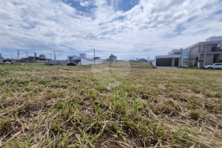 Terreno à Venda no Condomínio Monte das Araucárias