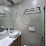 Apartamento totalmente decorado em Moema com 70 m2 , 2 quartos, 2 suítes e 2 vagas, ambientes com ar condicionado.
