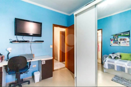 Sobrado à venda no Ipiranga de 140m² com 4 suítes e 3 vagas.