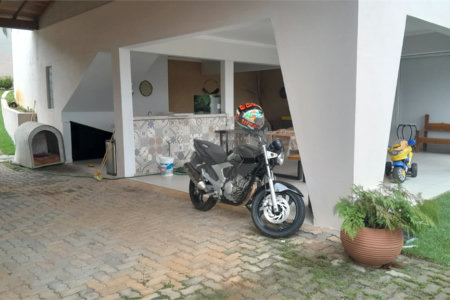 Chácara em Área Rural de Piracaia, com casa principal + 4 kitnets alugadas, excelente localização
