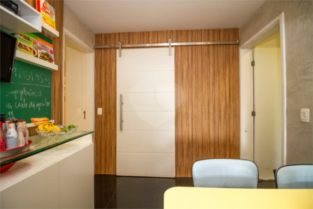 Apartamento de Alto Padrão no Campo Belo para venda com porteira fechada, com 4 dormitórios suítes e 4 vagas com lazer de club.