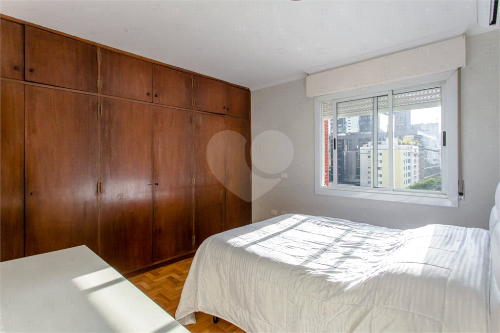Apto Reformado prox à Av.Paulista - 230m2 /4 Suítes + Escritório/3 Vagas de garagem